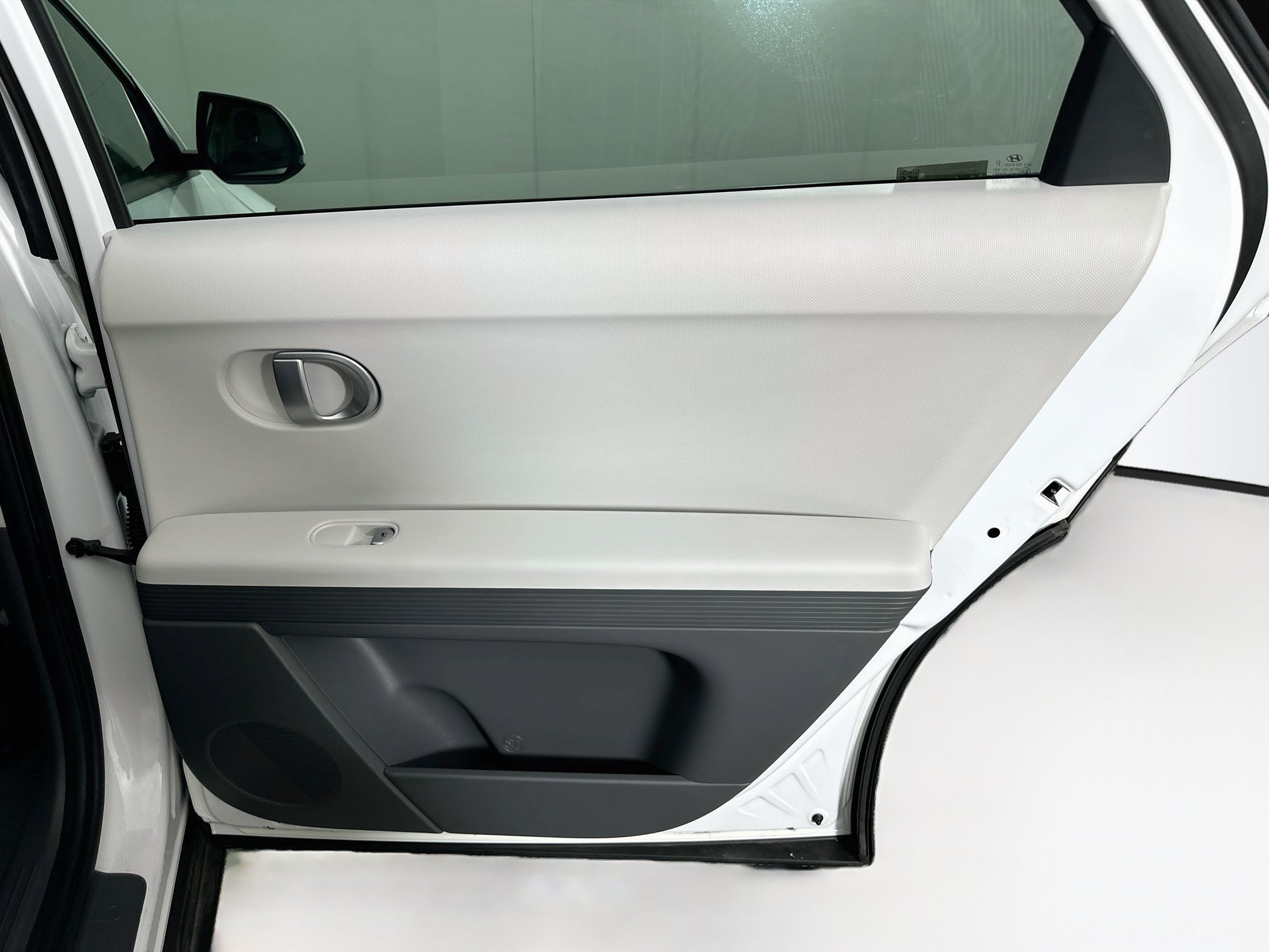 Used 2024 Hyundai Ioniq 5 SE RWD image 29