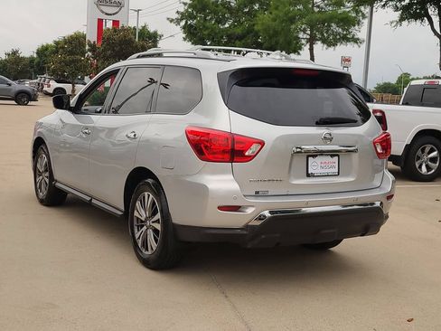 Used 2020 Nissan Pathfinder S FWD image 2