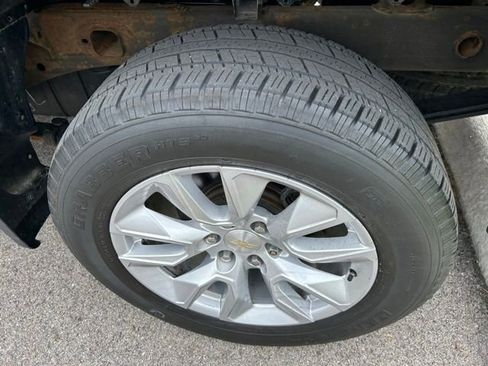 Used 2020 Chevrolet Silverado 1500 Custom w/ Custom Value Package AWD/4WD image 10