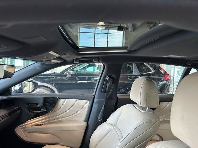 Used 2021 Lexus LS 500 AWD w/ Accessory Package (Z1) image 16