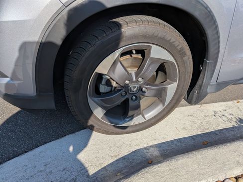 Used 2018 Honda HR-V EX image 9