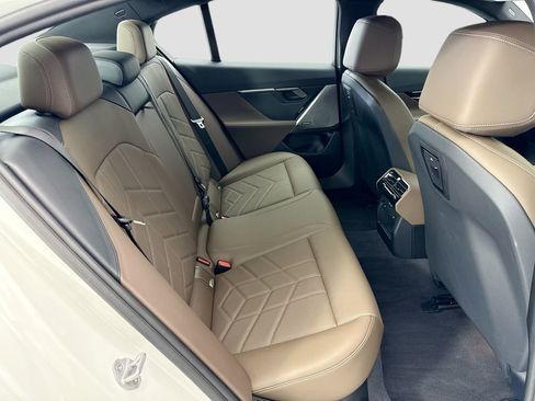 Certified 2026 BMW i5 eDrive40 w/ Premium Package RWD image 21