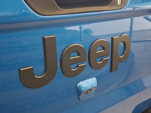 Used 2021 Jeep Gladiator Sport AWD/4WD image 28