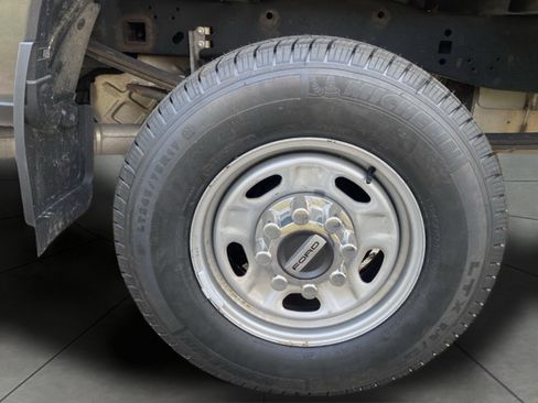 Certified 2018 Ford F250 XL w/ Power Equipment Group AWD/4WD image 5