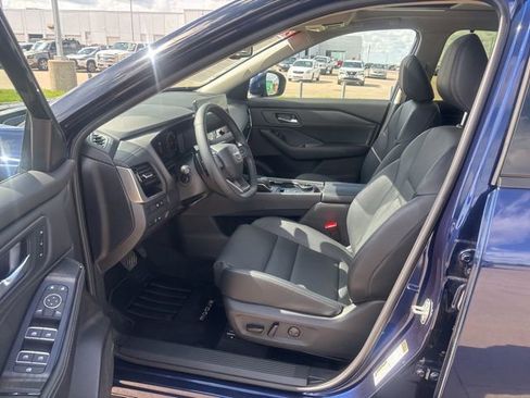 Used 2025 Nissan Rogue SL w/ Tech Package AWD/4WD image 17
