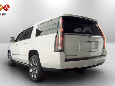 Used 2019 Cadillac Escalade ESV Platinum image 3