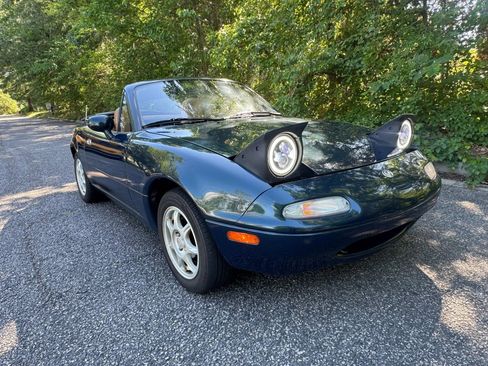 Used 1995 MAZDA MX-5 Miata RWD image 6