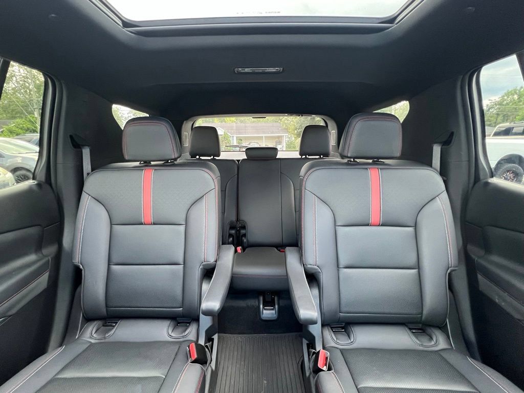 Used 2025 Chevrolet Traverse RS w/ LPO, Floor Liner Package FWD image 12