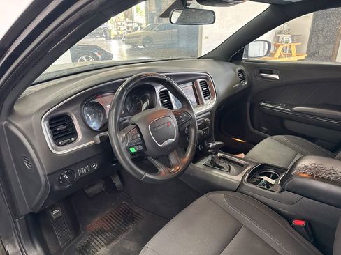 Used 2019 Dodge Charger SXT image 6