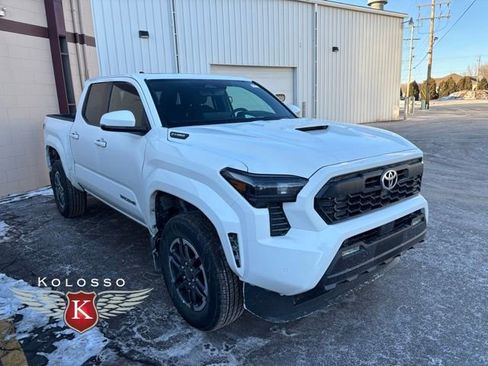 Used 2025 Toyota Tacoma TRD Sport image 1