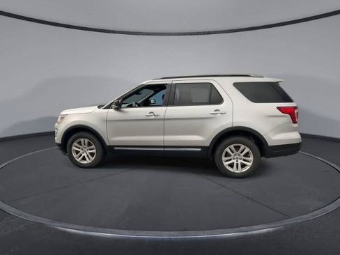 Certified 2018 Ford Explorer XLT w/ Equipment Group 201A AWD/4WD image 5