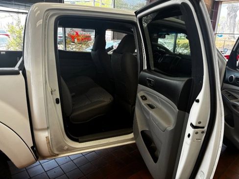 Used 2014 Toyota Tacoma 4x4 Double Cab w/ TRD Off-Road Package image 32