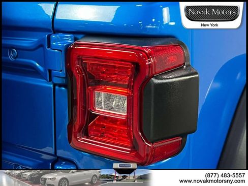 Used 2023 Jeep Wrangler Unlimited Rubicon w/ LED Lighting Group AWD/4WD image 11