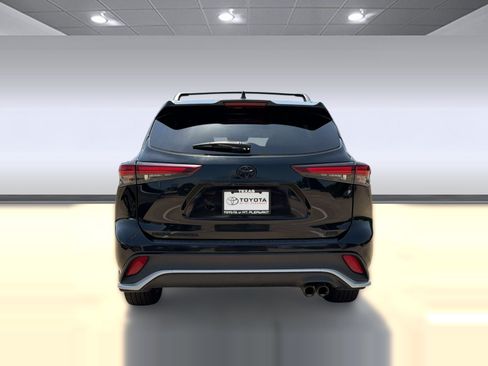 Used 2024 Toyota Highlander XSE FWD image 10