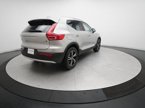 Used 2025 Volvo XC40 B5 Core image 37