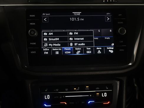 Used 2024 Volkswagen Tiguan SE w/ Panoramic Sunroof Package AWD/4WD image 43