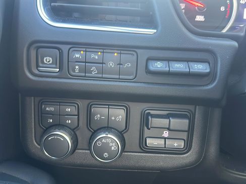 Used 2021 Chevrolet Tahoe High Country w/ Premium Package image 5