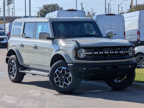 New 2025 Ford Bronco Outer Banks AWD/4WD image 2