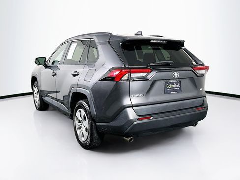 Used 2021 Toyota RAV4 LE FWD image 5