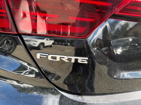 Used 2023 Kia Forte GT-Line w/ GT-Line Premium Package FWD image 9