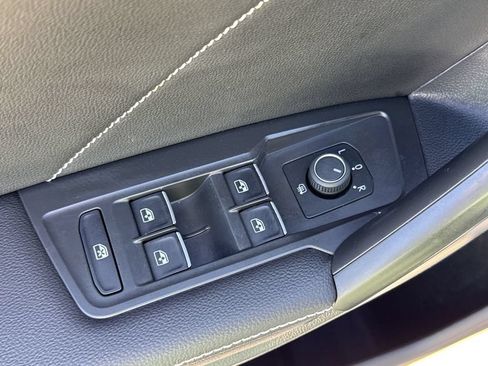 Used 2022 Volkswagen Tiguan SE R-Line AWD/4WD image 25