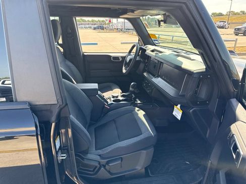 Used 2025 Ford Bronco 4-Door AWD/4WD image 14