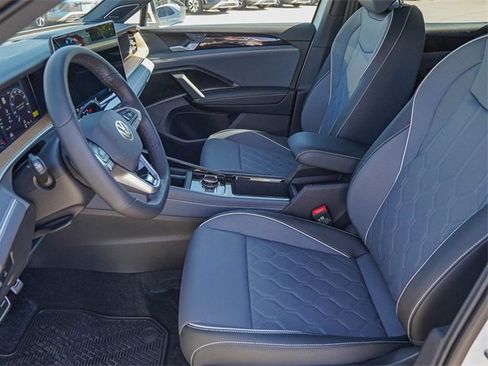 New 2026 Volkswagen Tiguan SEL R-Line image 9