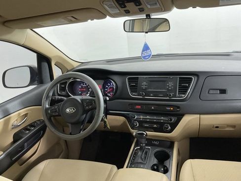 Used 2016 Kia Sedona LX w/ LX Convenience Package image 19