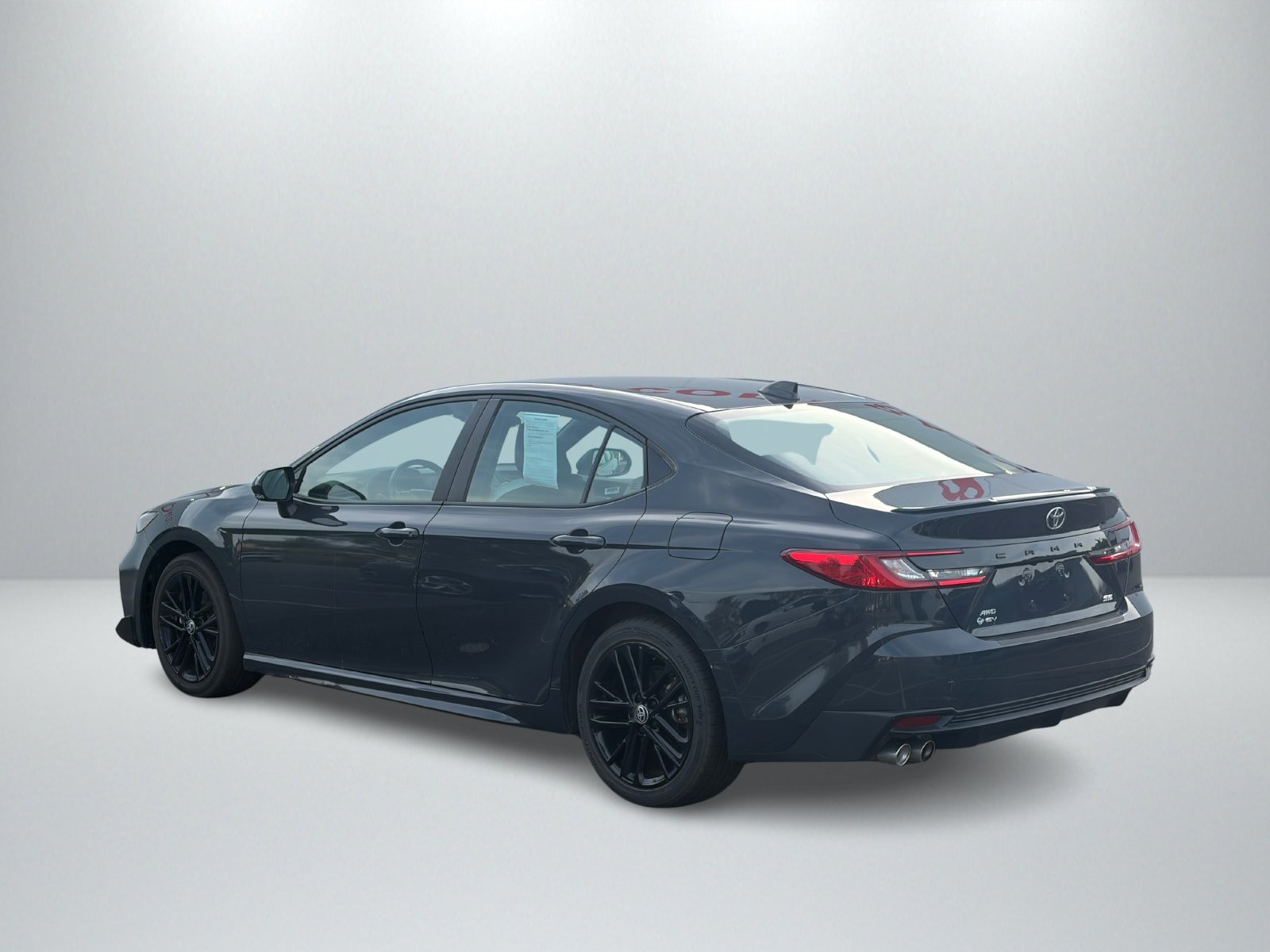 Used 2025 Toyota Camry SE AWD/4WD image 3