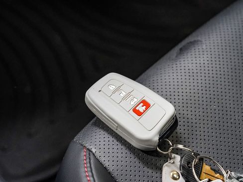 Used 2024 Toyota Prius Prime FWD image 27