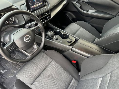 Used 2025 Nissan Rogue SV image 11