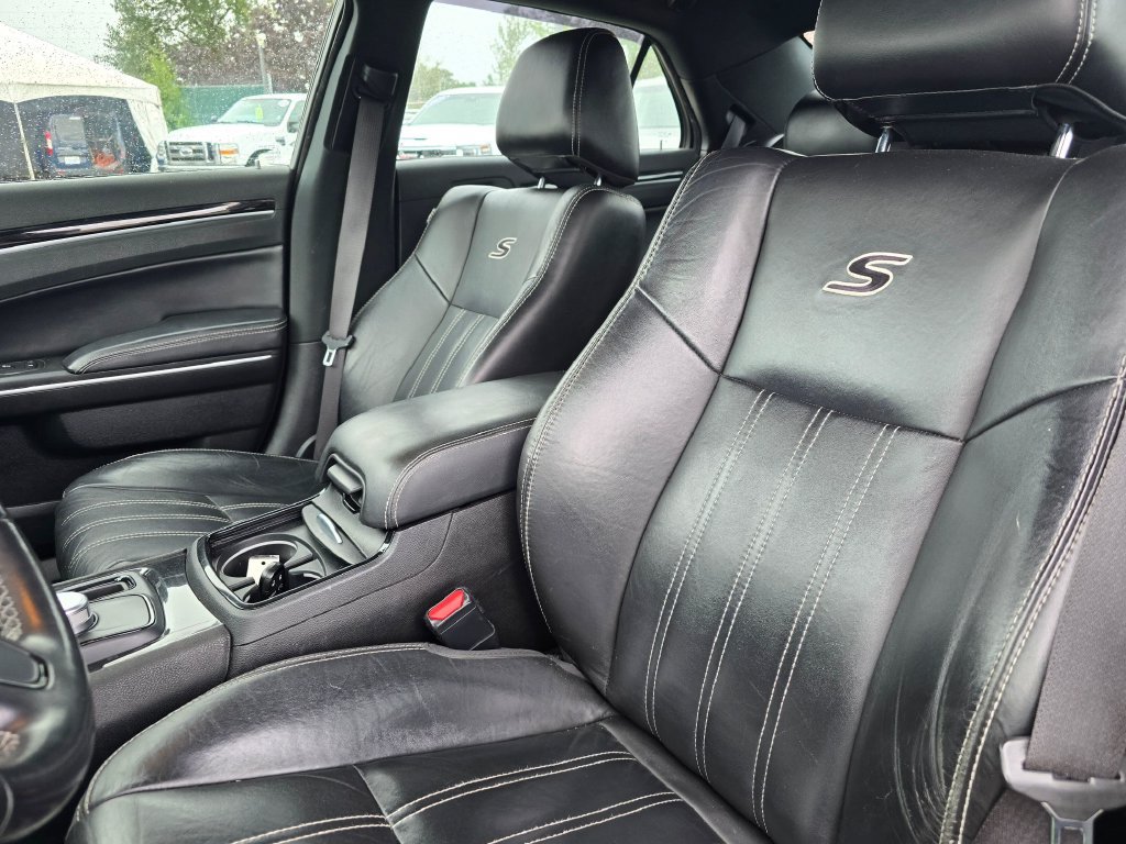 Used 2019 Chrysler 300 S AWD/4WD image 21