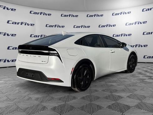 Used 2025 Toyota Prius SE image 6