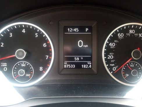 Used 2017 Volkswagen Tiguan S image 14