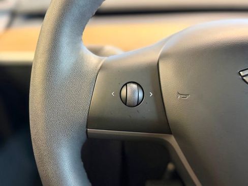 Used 2023 Tesla Model Y Long Range image 22