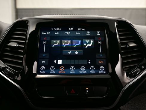 Used 2022 Jeep Cherokee Limited image 21