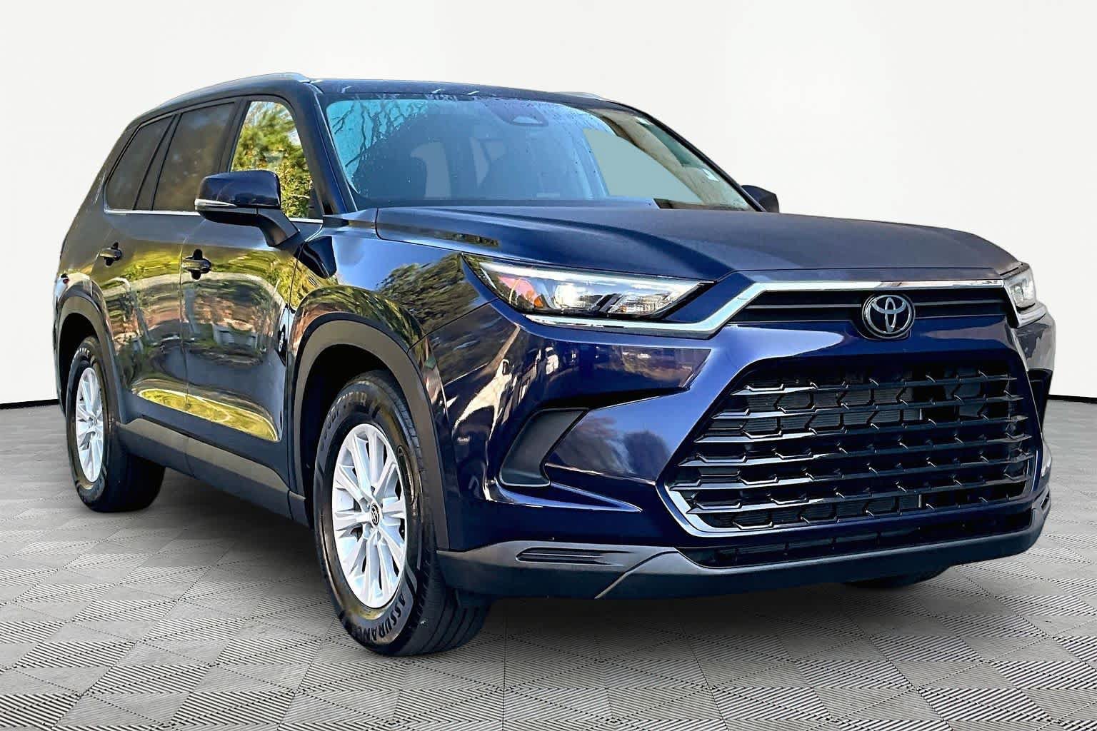 Used 2025 Toyota Grand Highlander FWD image 3