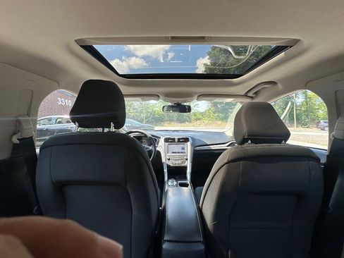 Used 2020 Ford Fusion SE FWD image 26