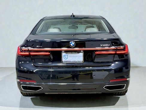 Used 2021 BMW 750i xDrive w/ Executive Package image 11