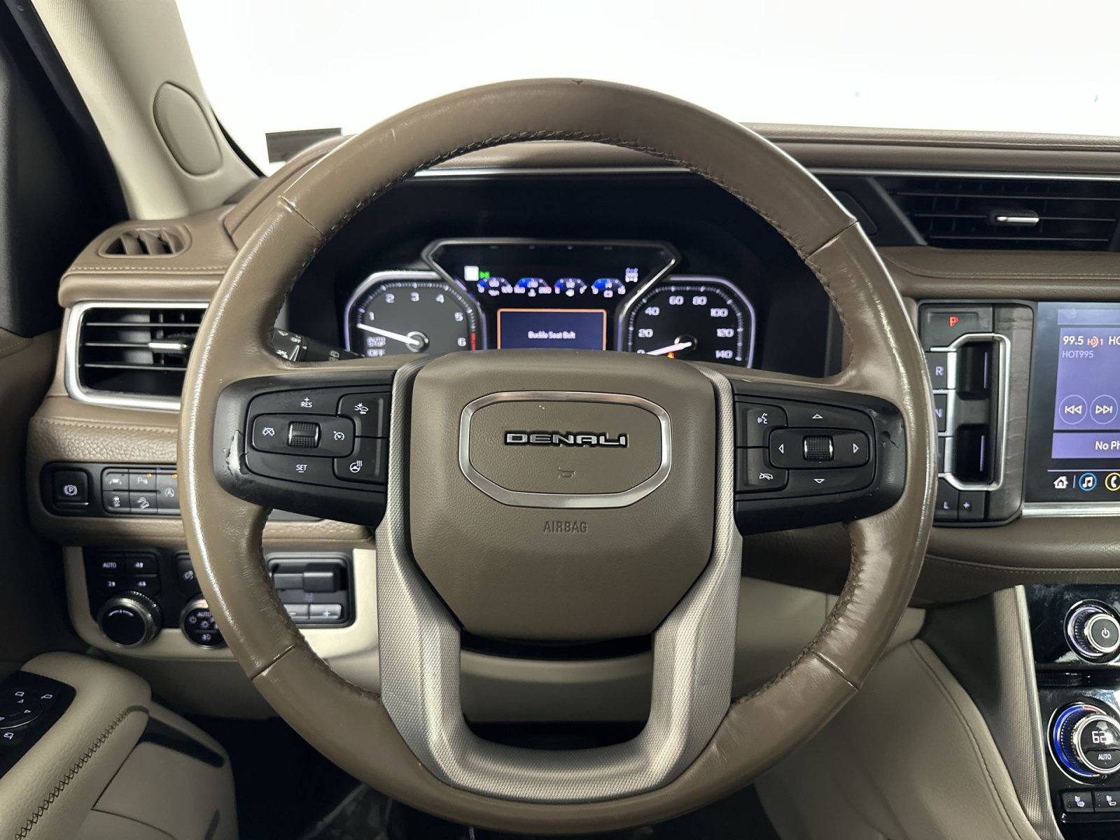 Used 2021 GMC Yukon XL Denali w/ Denali Premium Package AWD/4WD image 16