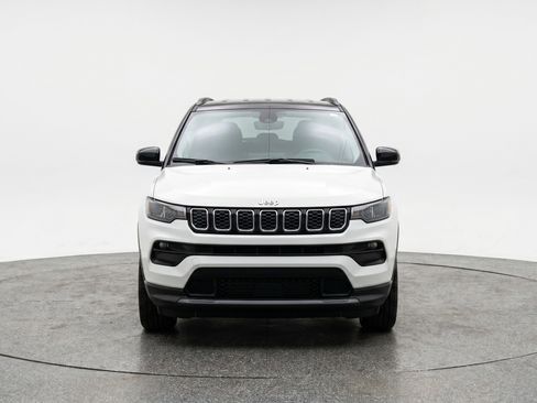 Used 2025 Jeep Compass Limited AWD/4WD image 2