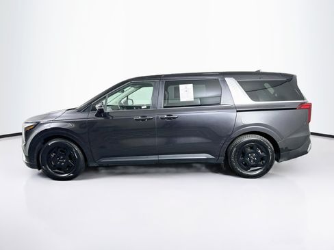 Used 2025 Kia Carnival FWD image 4