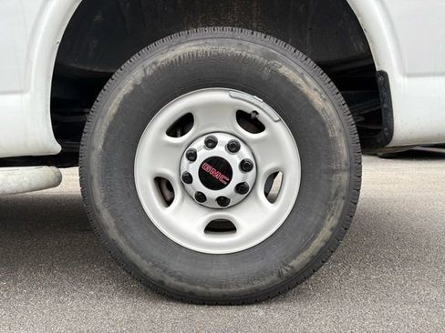 Used 2024 GMC Savana 2500 w/ Driver Convenience Package image 19