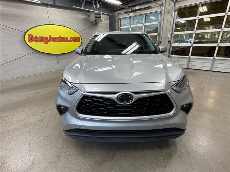 Used 2023 Toyota Highlander XLE FWD image 8