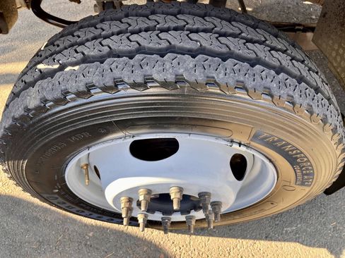 Used 2005 Ford F550 2WD Regular Cab Super Duty image 29