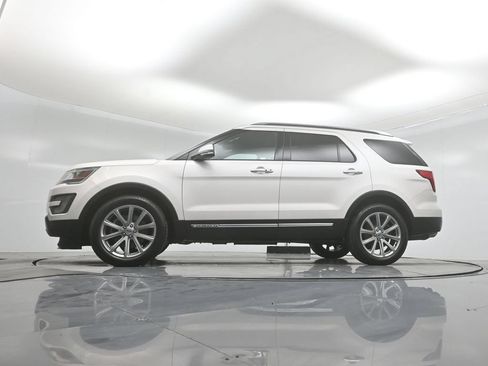 Certified 2017 Ford Explorer Limited FWD image 8