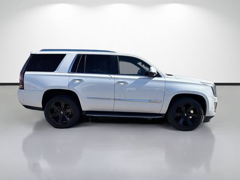 Used 2020 Cadillac Escalade Luxury image 2