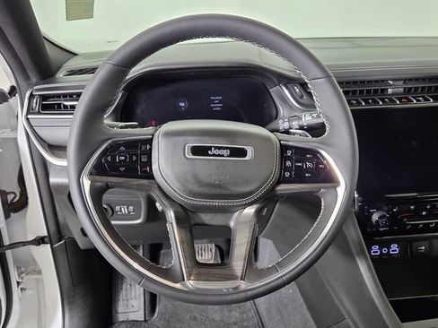 Used 2023 Jeep Grand Cherokee Overland w/ Luxury Tech Group IV image 16