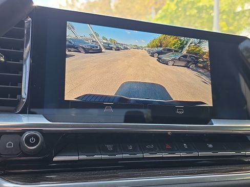 Used 2025 Chevrolet Silverado 2500 LT w/ Convenience Package image 32