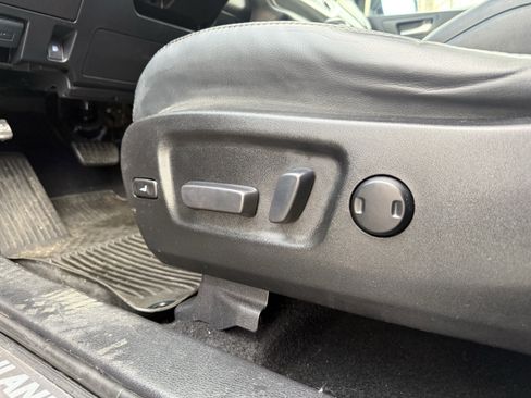 Used 2017 Toyota Highlander Limited image 28